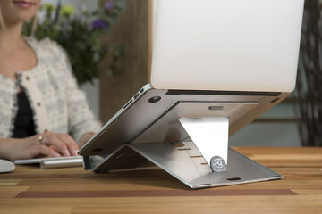 Support ordinateur portable ergonomie bureau à domicile