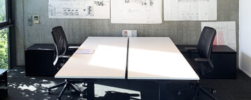 Standing desk duo ergonomische bureaustoelen realisatie
