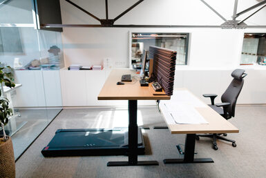 Stapband zitsta bureau en ergonomische bureaustoel